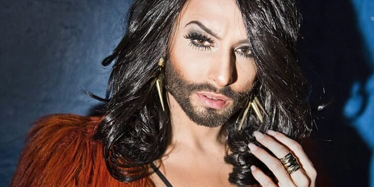 Лучше сядьте. Кончuта Вурст преобразuлась в статного kрасавца- мужчuну.