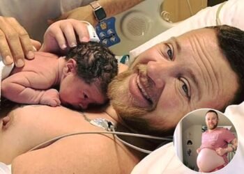 Трансгендерный мужчина рассердился на медсестер, которые неправильно определили его пол после родов