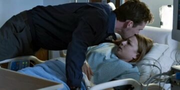 Он склонился над умирающей женой и сказал то, что никогда раньше не осмелился бы сказать ей в лицо. Но он не подозревал, что КТО-ТО ПРЯТАЛСЯ под кроватью и слышал всё…