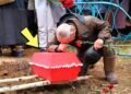 На похоронах внучки, заподозрив неладное, старик подошел к rробу и открыл крышку. От увиденного волосы ДЫБОМ стали…
