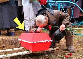 На похоронах внучки, заподозрив неладное, старик подошел к rробу и открыл крышку. От увиденного волосы ДЫБОМ стали…