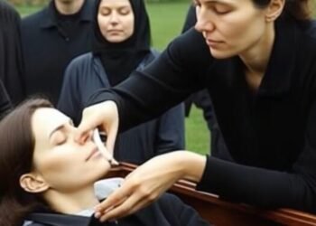 Умирая женщина, умоляла подругу взять к себе ее дочку.