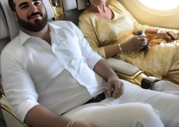 Мой муж купил билеты в первом классе для себя и своей мамы, оставив меня и детей в эконом-классе